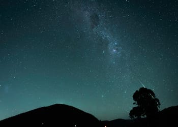 Cielo estrellado con la vía láctea
