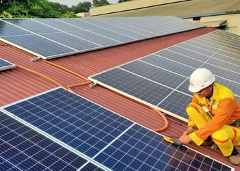 hacer mantenimiento a tus paneles solares