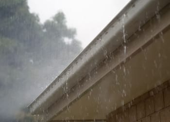 captación de agua de lluvia en el hogar