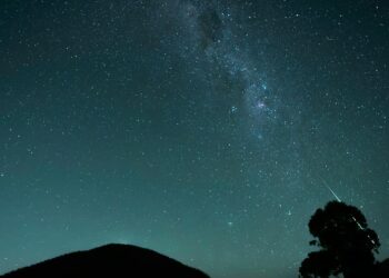 Cielo estrellado con la vía láctea