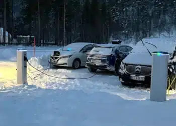 Casi el 90% de los coches vendidos en Noruega en 2024 son eléctricos: ¿Qué sucede con la gasolina? Mantienen la gasolina por los turistas