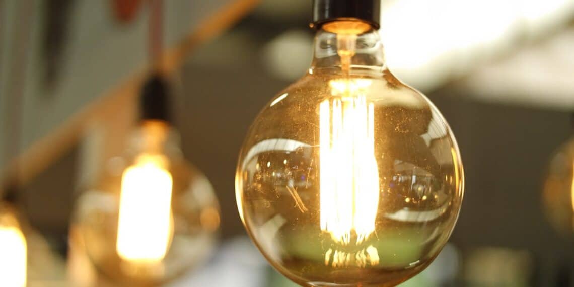 ¿Cambiará el bono social eléctrico en 2025? Esto es lo que debes saber