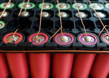 Sistema doméstico de almacenamiento de energía con baterías recicladas.