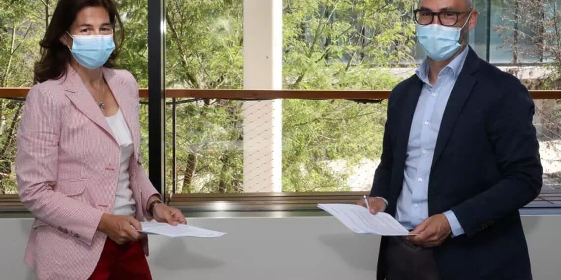 Comunidad de vecinos revisa plan de rehabilitación energética con ayudas europeas