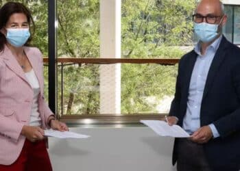 Comunidad de vecinos revisa plan de rehabilitación energética con ayudas europeas
