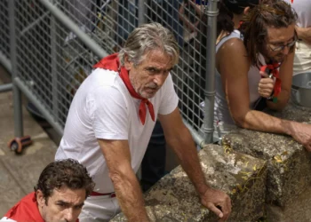 Bernd Schuster en el callejón de la Plaza de Toros de Pamplona durante el encierro de Miura en San Fermín