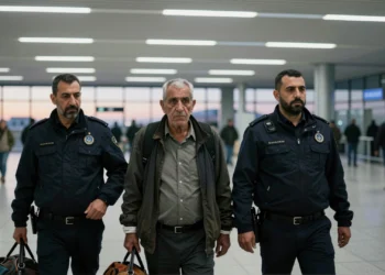 Alí Lmrabet, periodista marroquí exiliado, detenido por agentes al llegar al aeropuerto de Tánger Ibn Battuta
