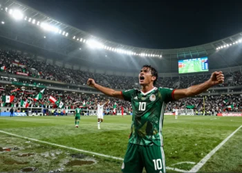 México aplasta a Ecuador con dos golazos en un partido cardiaco y se acerca a romper 40 años de maldición en el Mundial 2026 7 Futbolista mexicano celebra un golazo con los brazos abiertos en el Estadio Azteca ante miles de aficionados