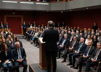 Sánchez cierra filas en el PSOE con un mensaje que dejó a sus críticos internos sin respuesta y a la militancia con más dudas que certezas 5 Sánchez habla ante dirigentes del PSOE en un congreso interno con ambiente de tensión política y escepticismo